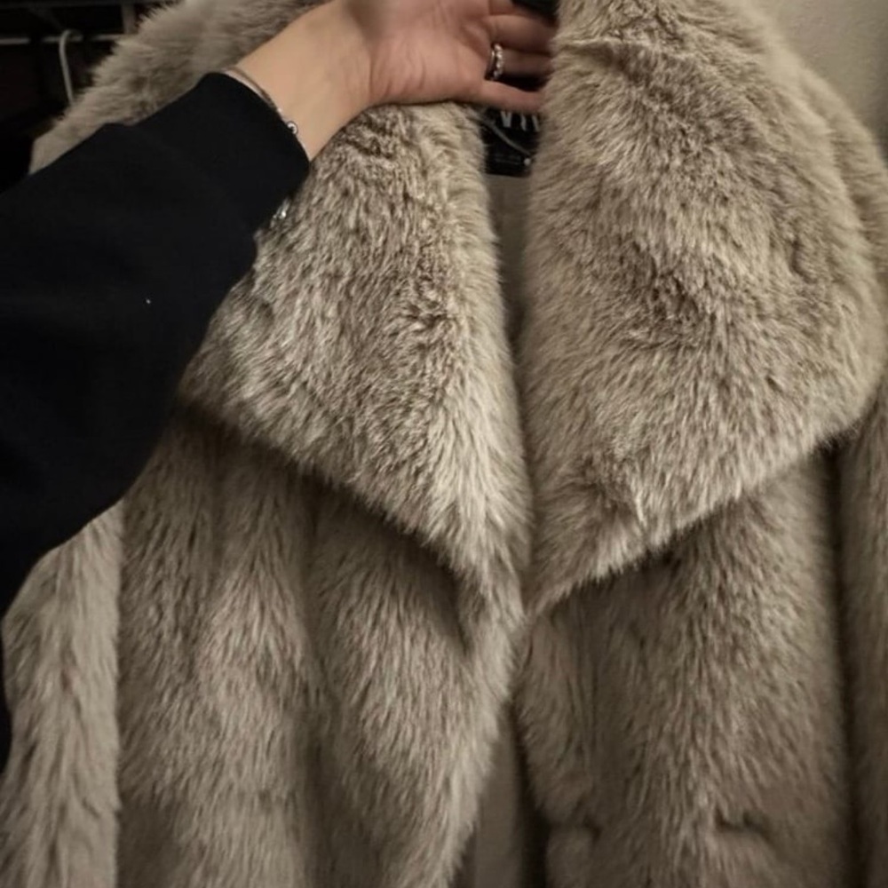 Zara Plush Faux Fur Jacket in Light Gray - Picture 2 of 3